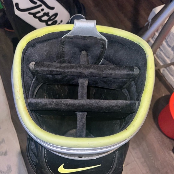Nike vapor bag hard to find . In great shape selling on e Bay for $1500 - Picture 5 of 5